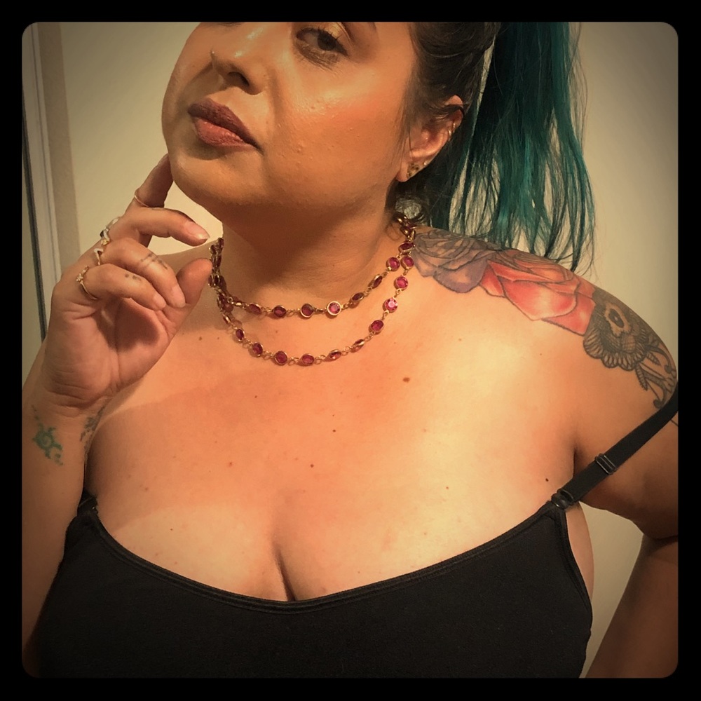 Very pretty good and pink necklace!